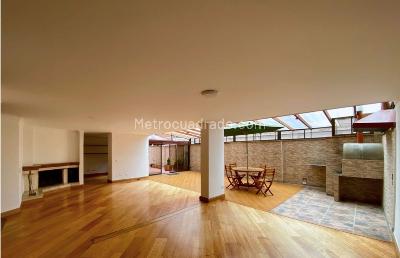 Apartamento de 3 alcobas en venta en La Carolina, Bogotá, 178 m² · foto 2 de 13
