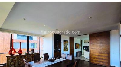 Apartamento de 3 alcobas en venta en El Refugio, Bogotá, 208 m² · foto 2 de 20
