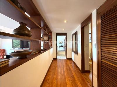 Apartamento de 3 alcobas en venta en La Cabrera, Bogotá, 381 m² · foto 9 de 18
