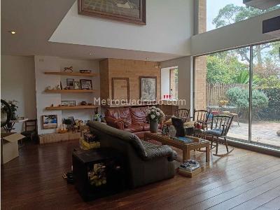 Apartamento de 4 alcobas en venta en Lindaraja, Bogotá, 316 m² · foto 2 de 20