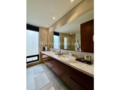 Apartamento de 3 alcobas en venta en Los Rosales, Bogotá, 321 m² · foto 16 de 19