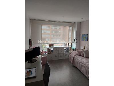 Apartamento de 3 alcobas en venta en Los Rosales, Bogotá, 200 m² · foto 3 de 10