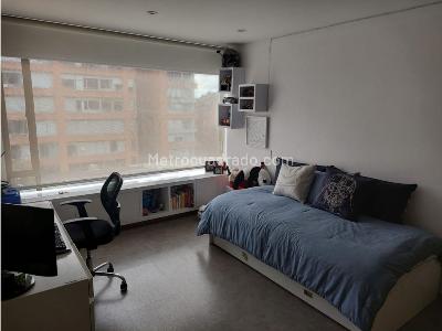 Apartamento de 3 alcobas en venta en Los Rosales, Bogotá, 200 m² · foto 4 de 10