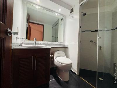 Apartamento de 3 alcobas en venta en Usaquen, Bogotá, 220 m² · foto 16 de 19