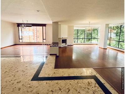 Apartamento de 3 alcobas en venta en Usaquen, Bogotá, 220 m² · foto 2 de 19