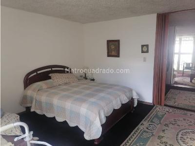 Casa de 4 alcobas en venta en Suba, Bogotá, 302 m² · foto 2 de 13