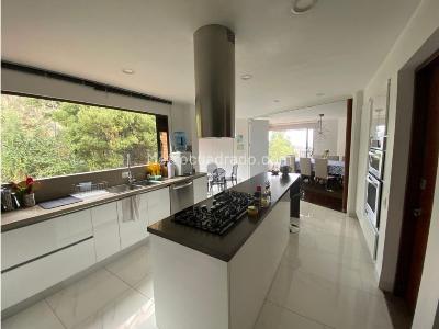 Apartamento de 4 alcobas en venta en Los Rosales Chico, Bogotá, 360 m² · foto 13 de 20