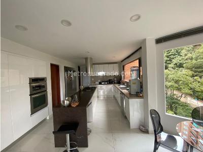 Apartamento de 4 alcobas en venta en Los Rosales Chico, Bogotá, 360 m² · foto 14 de 20