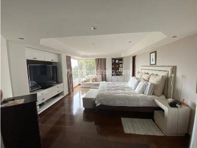 Apartamento de 4 alcobas en venta en Los Rosales Chico, Bogotá, 360 m² · foto 17 de 20