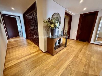 Apartamento de 3 alcobas en venta en Los Rosales Chico, Bogotá, 352 m² · foto 2 de 13
