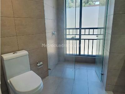 Apartamento de 3 alcobas en venta en Los Rosales Chico, Bogotá, 192 m² · foto 14 de 15