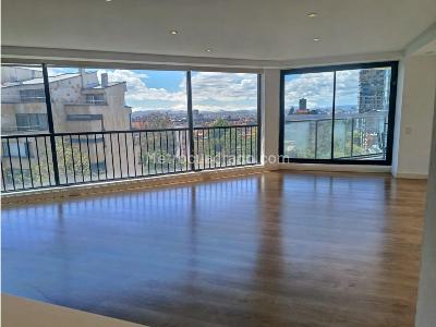 Apartamento de 3 alcobas en venta en Los Rosales Chico, Bogotá, 192 m² · foto 2 de 15