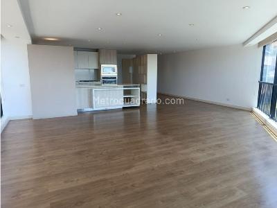 Apartamento de 3 alcobas en venta en Los Rosales Chico, Bogotá, 192 m² · foto 3 de 15