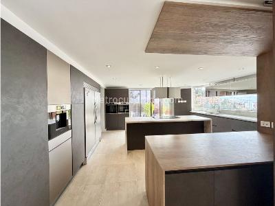 Apartamento de 4 alcobas en venta en Chico Norte, Bogotá, 400 m² · foto 2 de 20