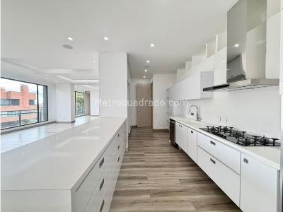 Apartamento de 4 alcobas en venta en La Cabrera, Bogotá, 328 m² · foto 4 de 20