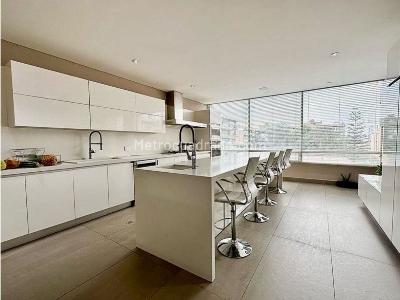 Apartamento de 3 alcobas en venta en Chico Norte, Bogotá, 380 m² · foto 2 de 10