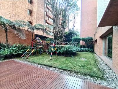 Apartamento de 3 alcobas en venta en Los Rosales, Bogotá, 287 m² · foto 17 de 20