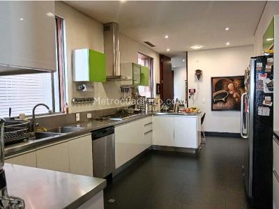 Apartamento de 3 alcobas en venta en Los Rosales, Bogotá, 287 m² · foto 8 de 20