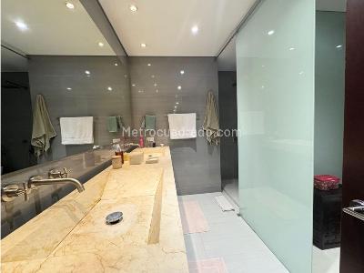 Apartamento de 3 alcobas en venta en Chico Norte, Bogotá, 330 m² · foto 12 de 15