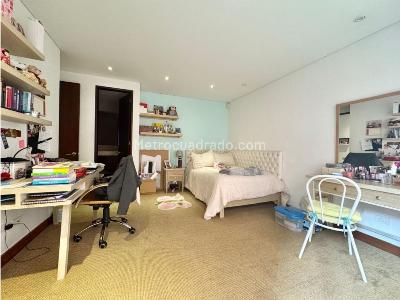 Apartamento de 3 alcobas en venta en Chico Norte, Bogotá, 330 m² · foto 13 de 15