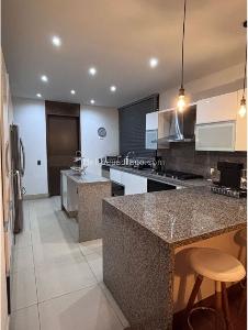 Apartamento de 3 alcobas en venta en Los Rosales Chico, Bogotá, 200 m² · foto 5 de 12
