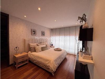 Apartamento de 3 alcobas en venta en Los Rosales Chico, Bogotá, 200 m² · foto 7 de 12