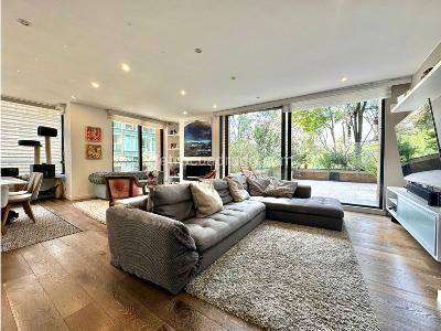Apartamento de 3 alcobas en venta en Los Rosales Chico, Bogotá, 170 m² · foto 2 de 13
