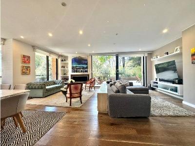 Apartamento de 3 alcobas en venta en Los Rosales Chico, Bogotá, 170 m² · foto 9 de 13