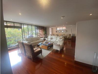 Apartamento de 4 alcobas en venta en Los Rosales Chico, Bogotá, 320 m² · foto 2 de 12