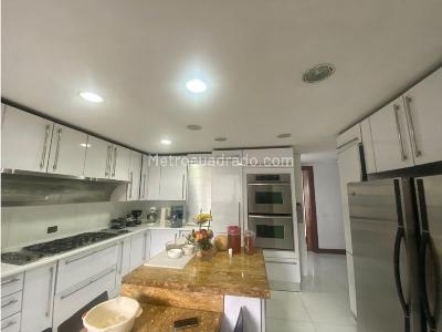 Apartamento de 4 alcobas en venta en Los Rosales Chico, Bogotá, 320 m² · foto 5 de 12