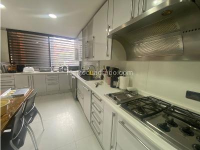 Apartamento de 4 alcobas en venta en Los Rosales Chico, Bogotá, 320 m² · foto 6 de 12
