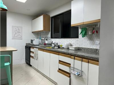 Apartamento de 3 alcobas en venta en Los Rosales, Bogotá, 240 m² · foto 13 de 20