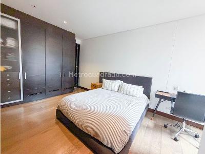 Apartamento de 3 alcobas en venta en Los Rosales, Bogotá, 266 m² · foto 14 de 20