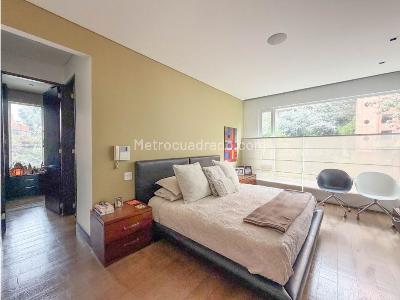 Apartamento de 3 alcobas en venta en Los Rosales, Bogotá, 266 m² · foto 15 de 20
