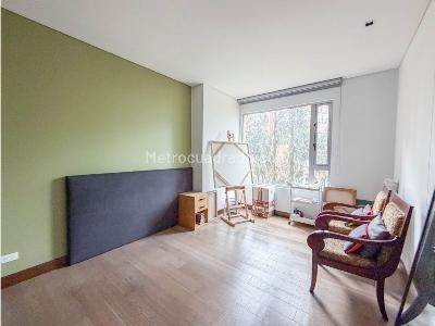 Apartamento de 3 alcobas en venta en Los Rosales, Bogotá, 266 m² · foto 16 de 20