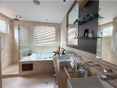 Apartamento de 3 alcobas en venta en Los Rosales, Bogotá, 266 m² · foto 19 de 20