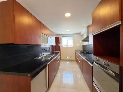 Apartamento de 3 alcobas en venta en Usaquen, Bogotá, 205 m² · foto 4 de 17