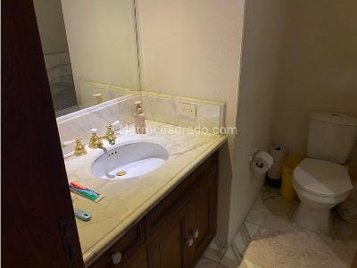 Apartamento de 3 alcobas en venta en Los Rosales Chico, Bogotá, 245 m² · foto 17 de 20