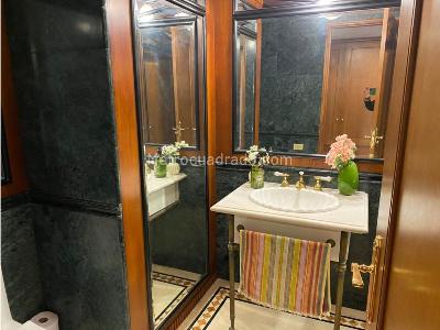 Apartamento de 3 alcobas en venta en Los Rosales Chico, Bogotá, 245 m² · foto 18 de 20