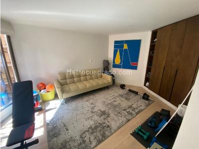 Apartamento de 3 alcobas en venta en Los Rosales Chico, Bogotá, 241 m² · foto 10 de 19