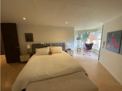 Apartamento de 3 alcobas en venta en Los Rosales Chico, Bogotá, 241 m² · foto 12 de 19
