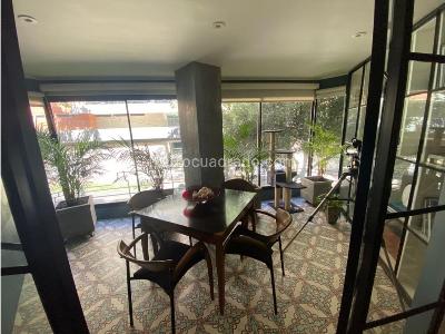 Apartamento de 3 alcobas en venta en Los Rosales Chico, Bogotá, 241 m² · foto 3 de 19