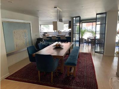 Apartamento de 3 alcobas en venta en Los Rosales Chico, Bogotá, 241 m² · foto 4 de 19