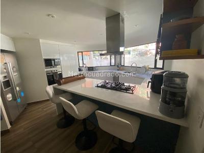 Apartamento de 3 alcobas en venta en Los Rosales Chico, Bogotá, 241 m² · foto 7 de 19