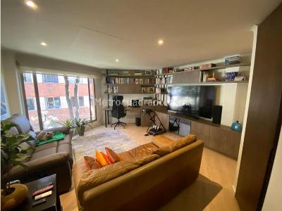 Apartamento de 3 alcobas en venta en Los Rosales Chico, Bogotá, 241 m² · foto 8 de 19