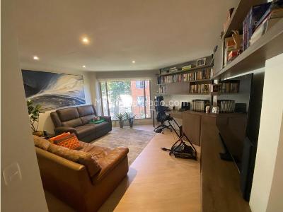 Apartamento de 3 alcobas en venta en Los Rosales Chico, Bogotá, 241 m² · foto 9 de 19