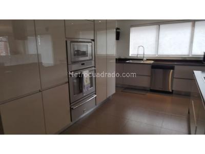 Apartamento de 3 alcobas en venta en Los Rosales, Bogotá, 210 m² · foto 10 de 20
