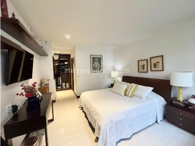 Apartamento de 4 alcobas en venta en Los Rosales, Bogotá, 220 m² · foto 11 de 18