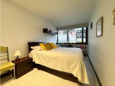 Apartamento de 4 alcobas en venta en Los Rosales, Bogotá, 220 m² · foto 12 de 18