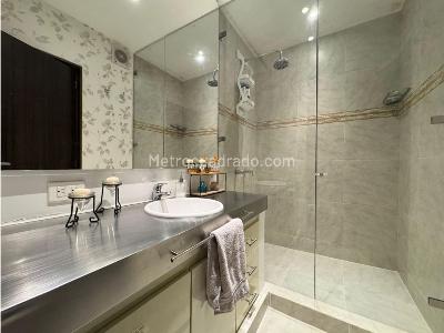 Apartamento de 4 alcobas en venta en Los Rosales, Bogotá, 220 m² · foto 17 de 18